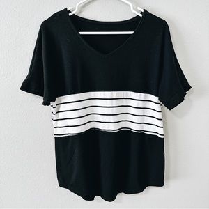 Black & White Color Block Striped Short Sleeve V-Neck Casual Tee Size Large